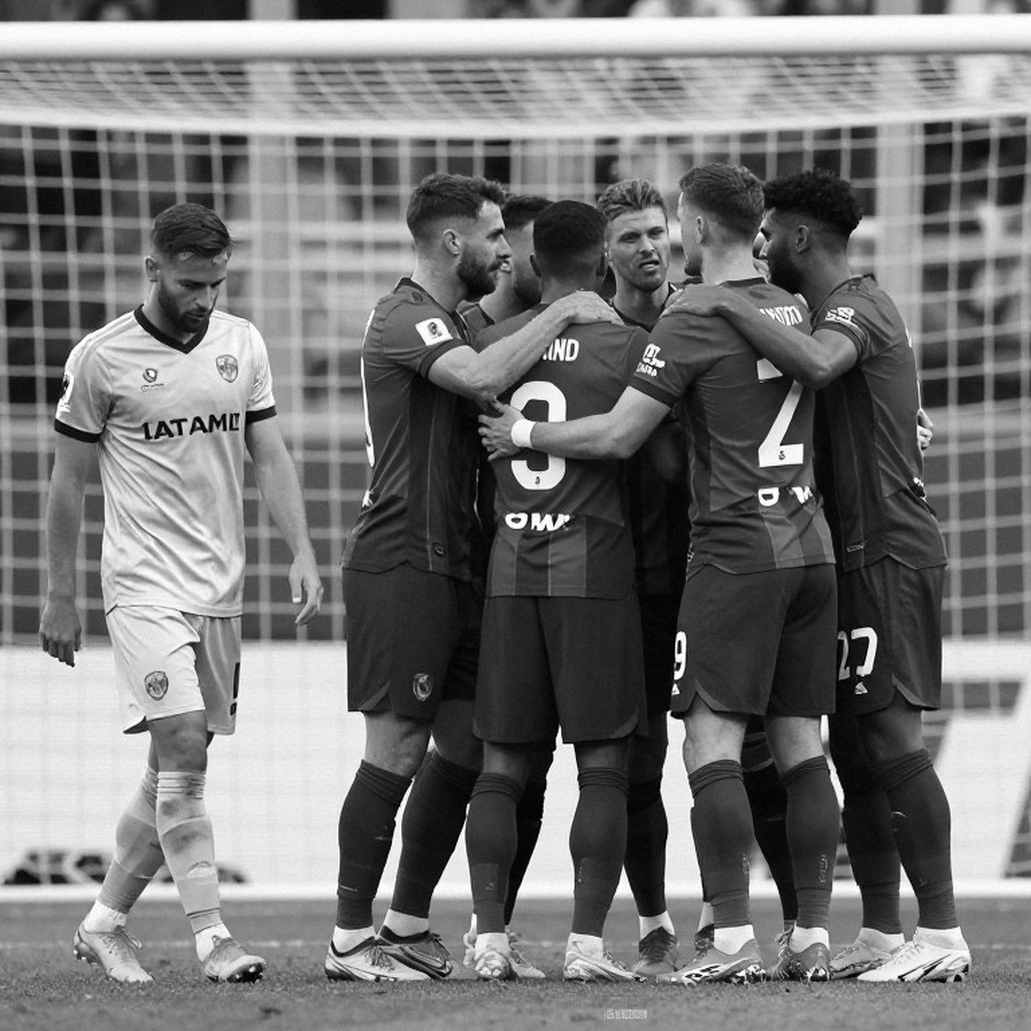 Từ giảng đường lên Liga MX: chiếc thang năm bậc của Mikel Arriola và bản vẽ thi công còn thiếu